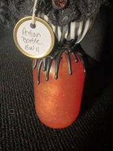 Load image into Gallery viewer, Close view of BW11 potion shifting from pink to orange